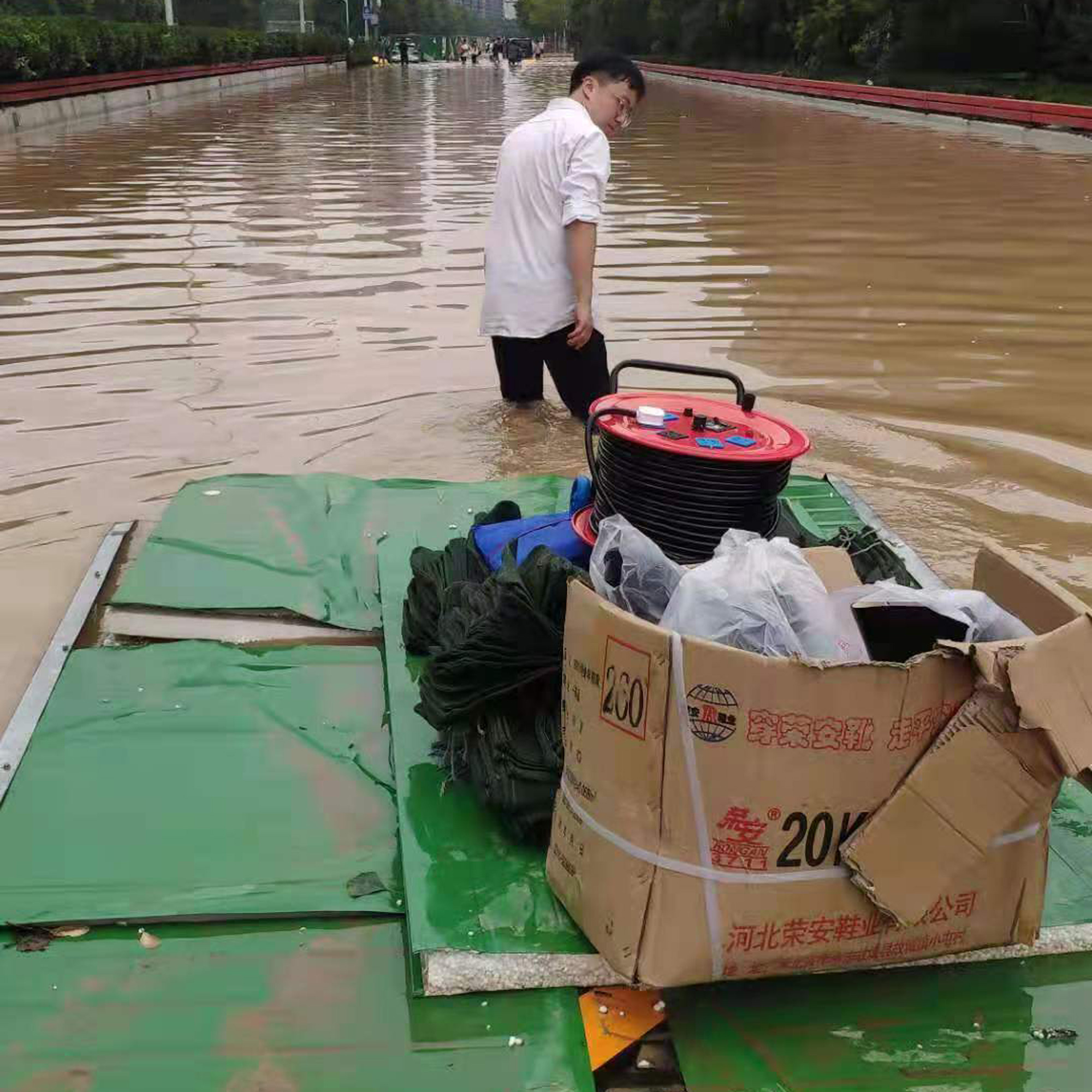 1627874351105156.jpg 深水拖水泵.jpg